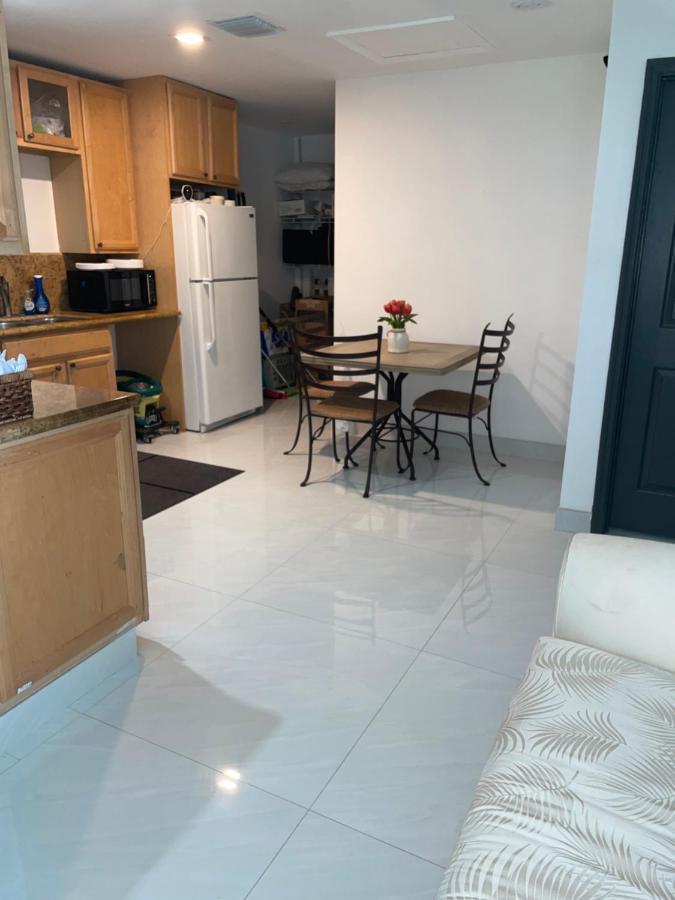 Room & Private Bathroom โบคา ราตัน ภายนอก รูปภาพ